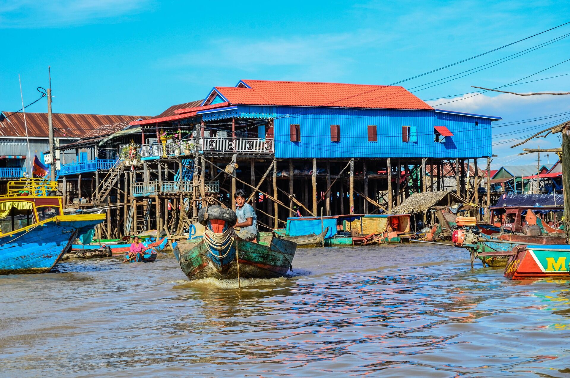 Capture the authentic charm of Tonle Sap’s lush scene